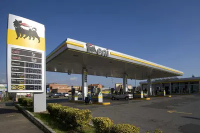 Eni un po' a stelle e strisce: dopo TIM, il fondo Kkr acquista il 25% di Enilive