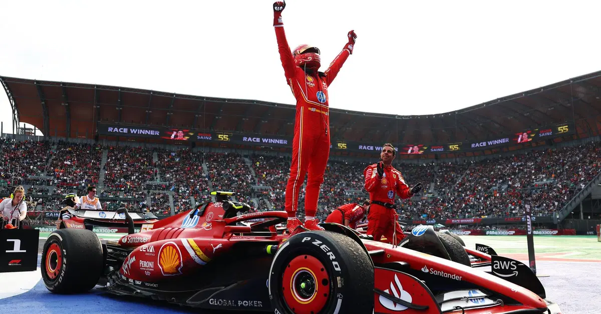 F1. GP Messico, Sainz domina: "Volevo vincere almeno un'altra volta per la Ferrari. Verstappen? Ero arrabbiato per il sorpasso" 