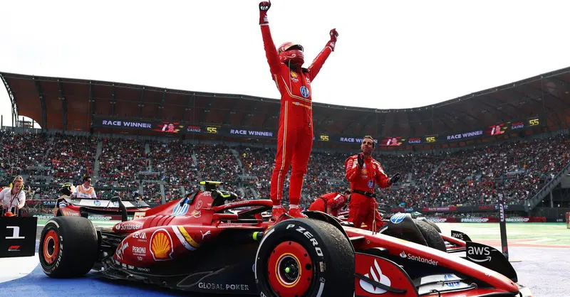 F1. GP Messico, Sainz domina: "Volevo vincere almeno un'altra volta per la Ferrari. Verstappen? Ero arrabbiato per il sorpasso" 
