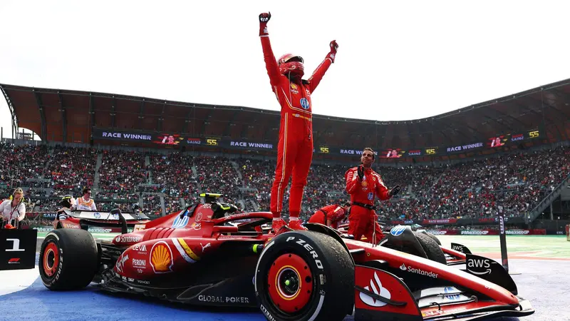 F1. GP Messico, Sainz domina: "Volevo vincere almeno un'altra volta per la Ferrari. Verstappen? Ero arrabbiato per il sorpasso" 