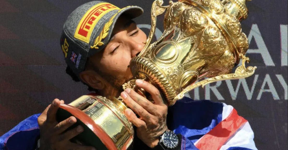 Lewis Hamilton vende il suo orologio IWC all'asta per beneficenza