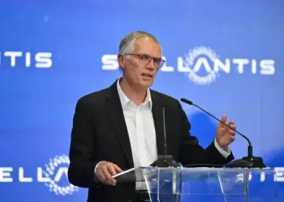 Stellantis: Tavares esce ma con "l'aiutone"? Rumors e TotoCeo