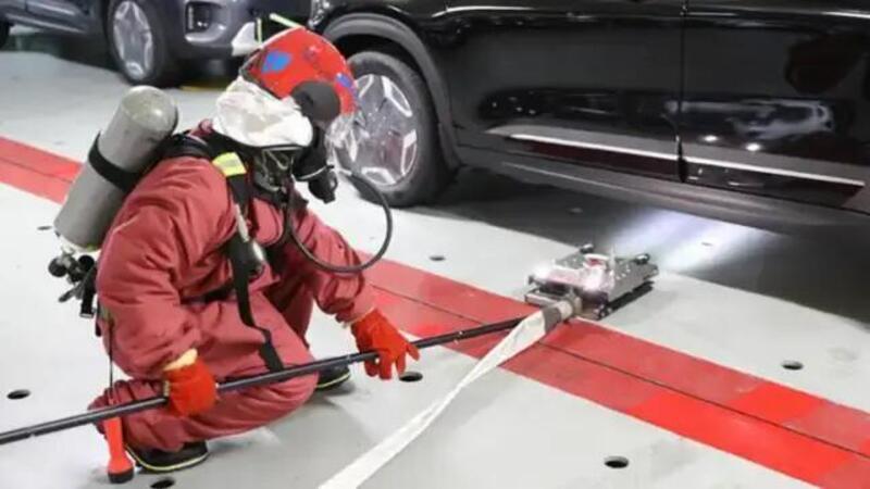 Hyundai: trovata la soluzione per spegnere gli incendi delle auto elettriche