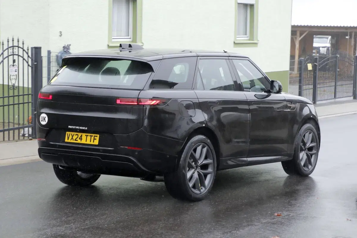 Range Rover Sport: avvistato il fuoristrada elettrico [Foto Spia] (3)