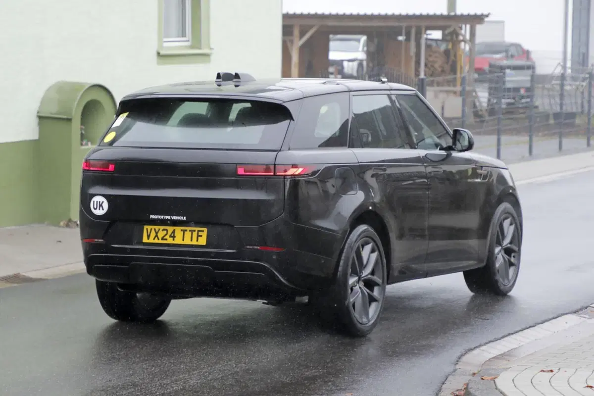 Range Rover Sport: avvistato il fuoristrada elettrico [Foto Spia] (4)