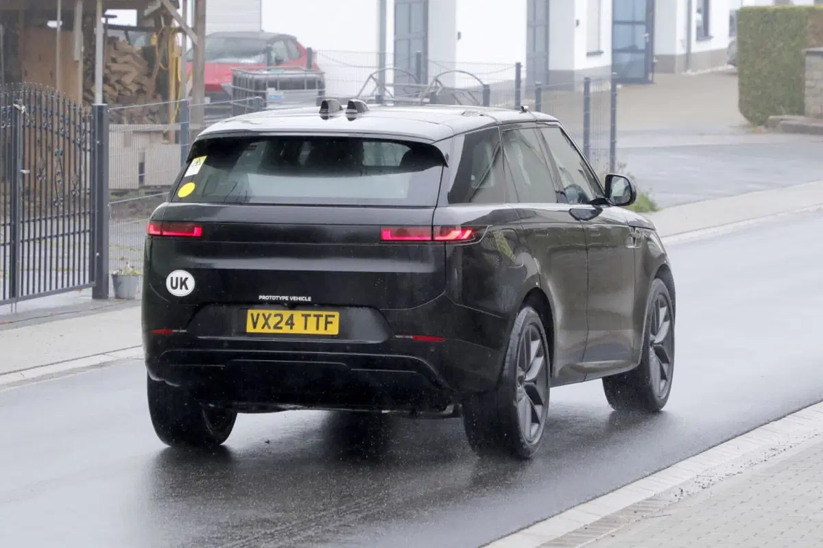 Range Rover Sport: avvistato il fuoristrada elettrico [Foto Spia] (5)