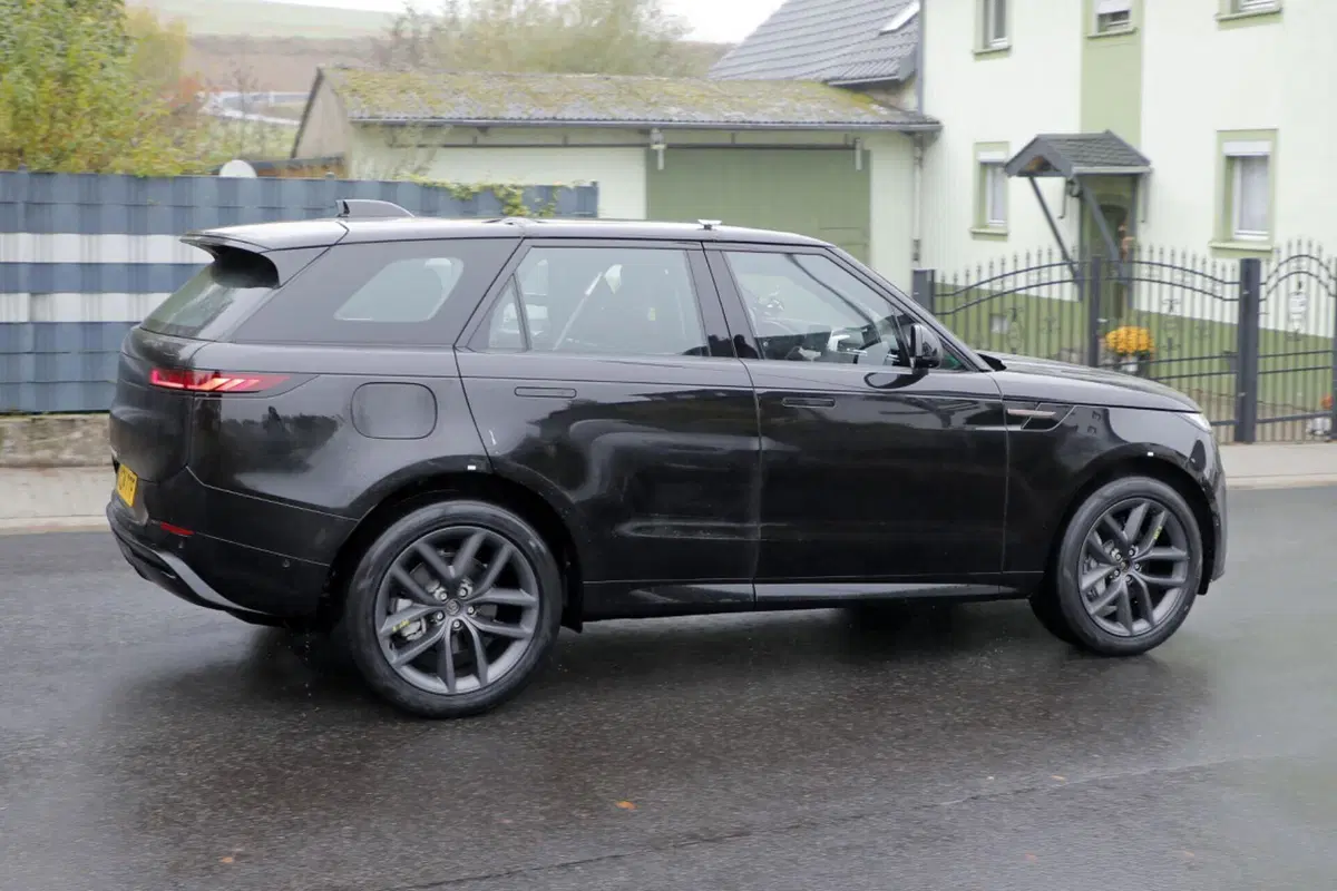 Range Rover Sport: avvistato il fuoristrada elettrico [Foto Spia] (7)