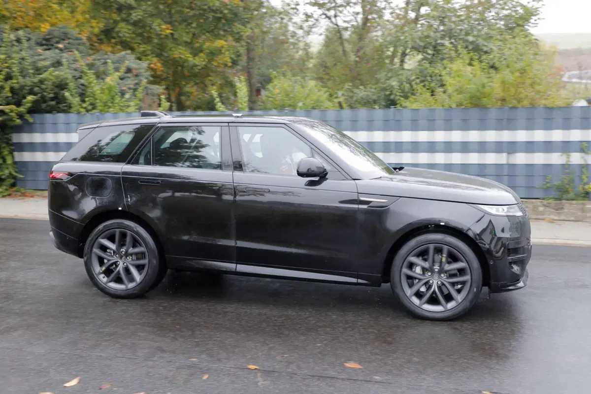 Range Rover Sport: avvistato il fuoristrada elettrico [Foto Spia] (9)