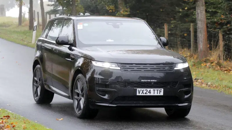 Range Rover Sport: avvistato il fuoristrada elettrico [Foto Spia]
