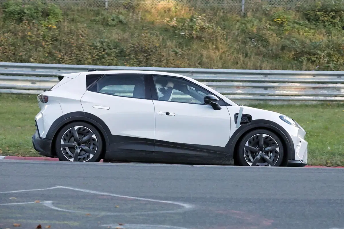 Cupra Raval: ecco il prototipo dell’elettrica da 25.000 euro [Foto Spia] (2)