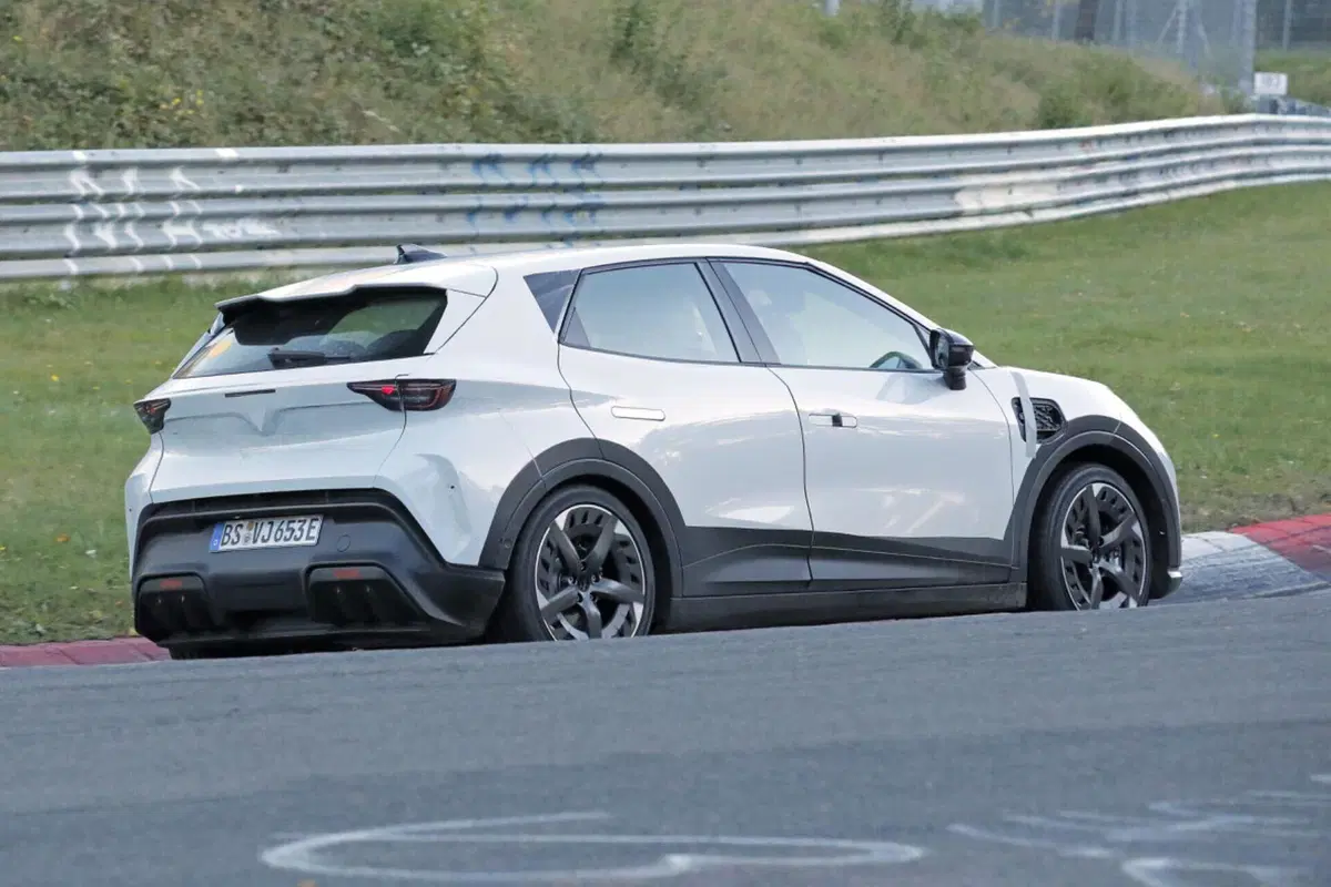 Cupra Raval: ecco il prototipo dell’elettrica da 25.000 euro [Foto Spia] (3)
