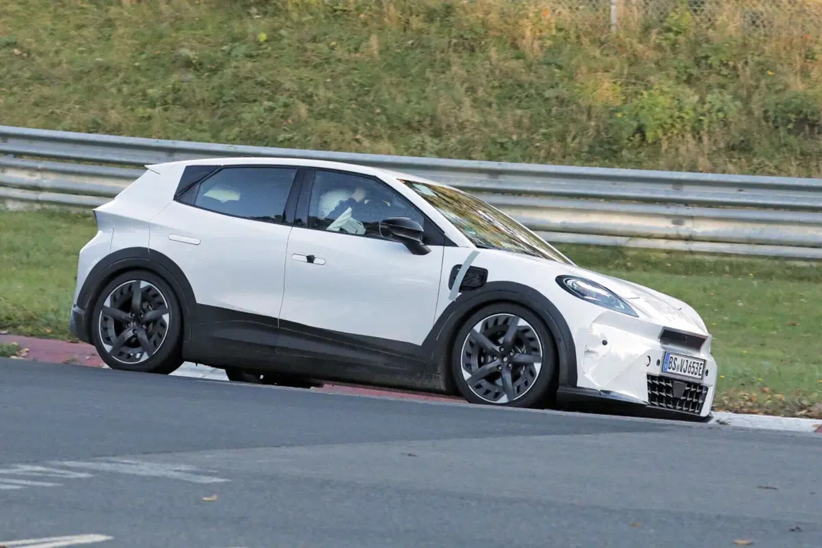 Cupra Raval: ecco il prototipo dell’elettrica da 25.000 euro [Foto Spia] (9)
