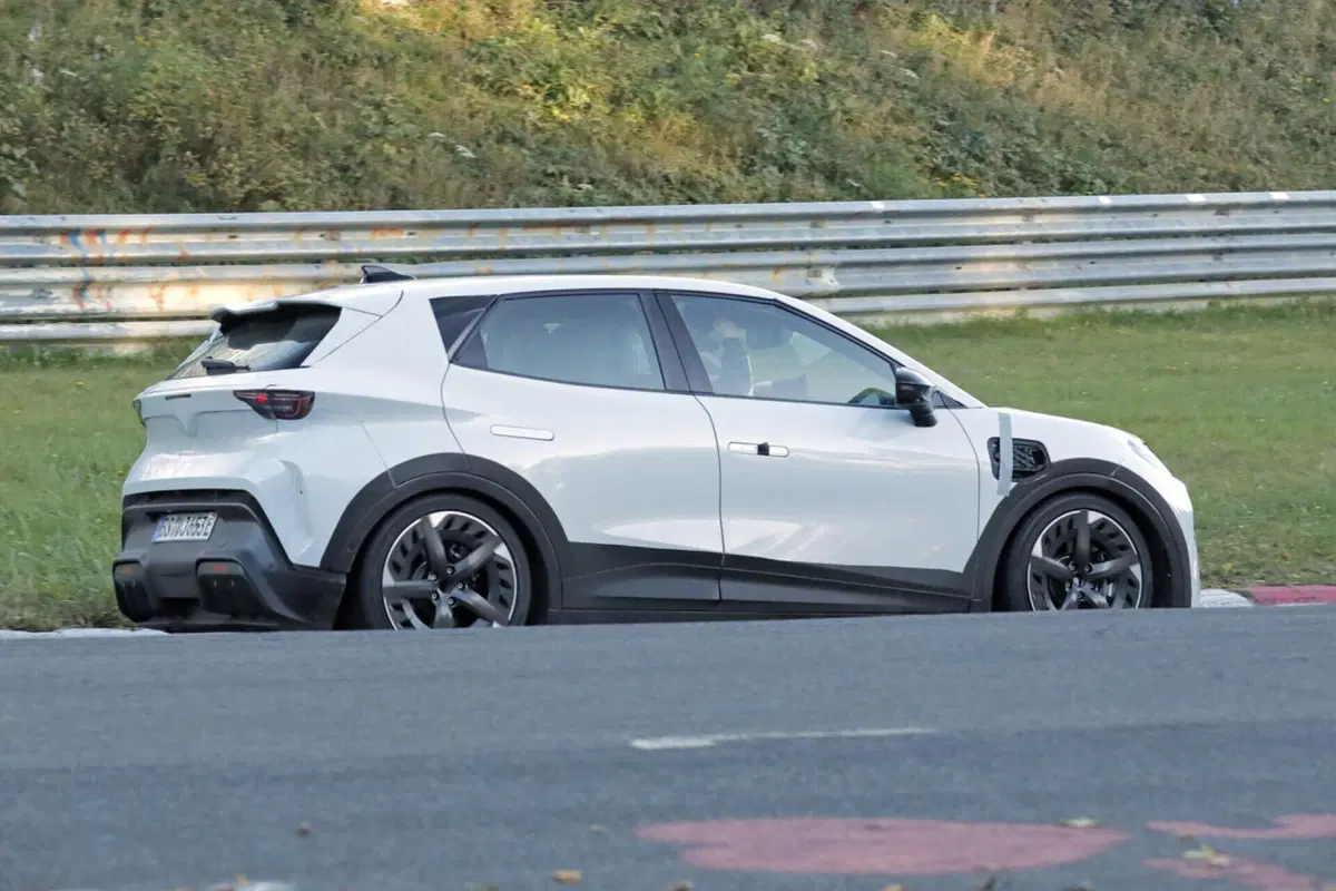 Cupra Raval: ecco il prototipo dell’elettrica da 25.000 euro [Foto Spia] (10)
