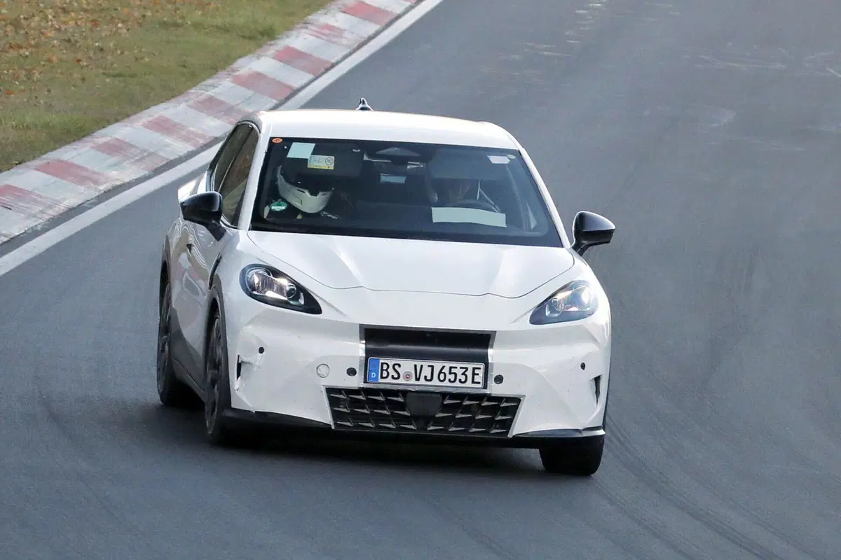 Cupra Raval: ecco il prototipo dell’elettrica da 25.000 euro [Foto Spia] (12)
