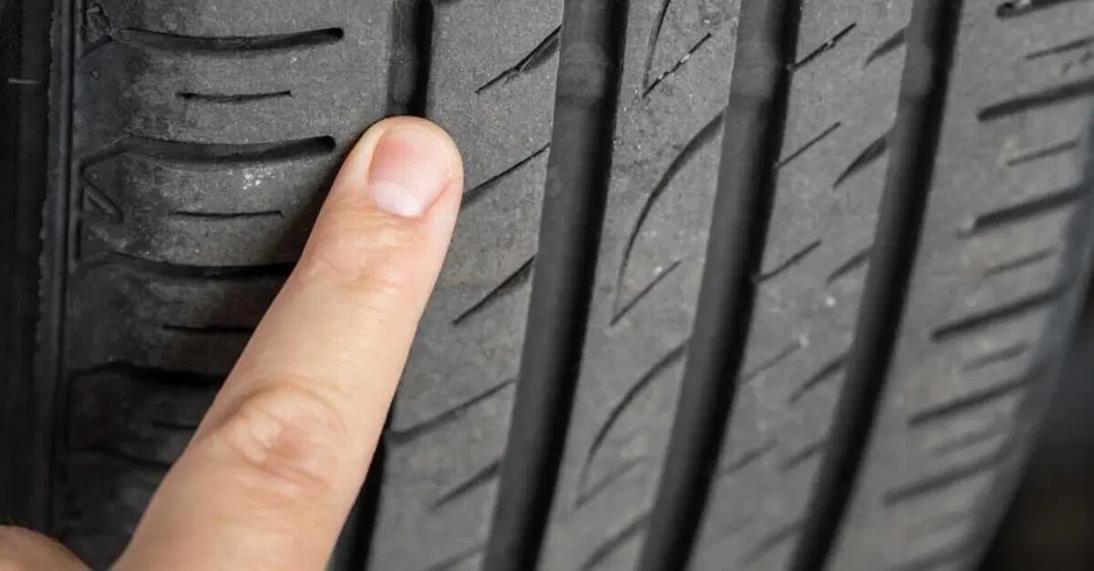 Cambio gomme: dove metto quelle nuove, davanti o dietro? 