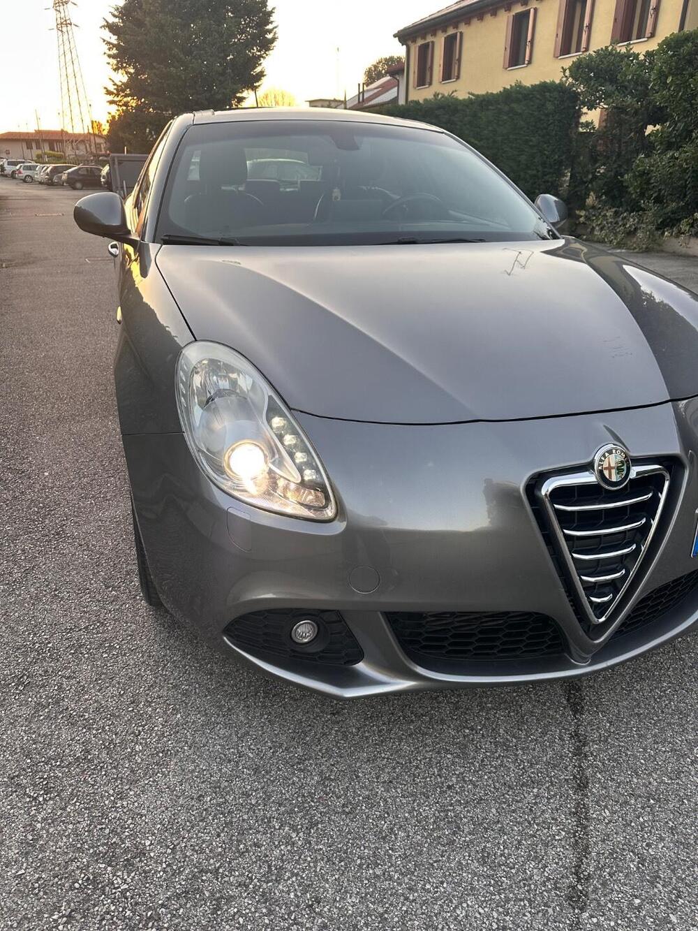 Alfa Romeo Giulietta usata a Venezia (2)