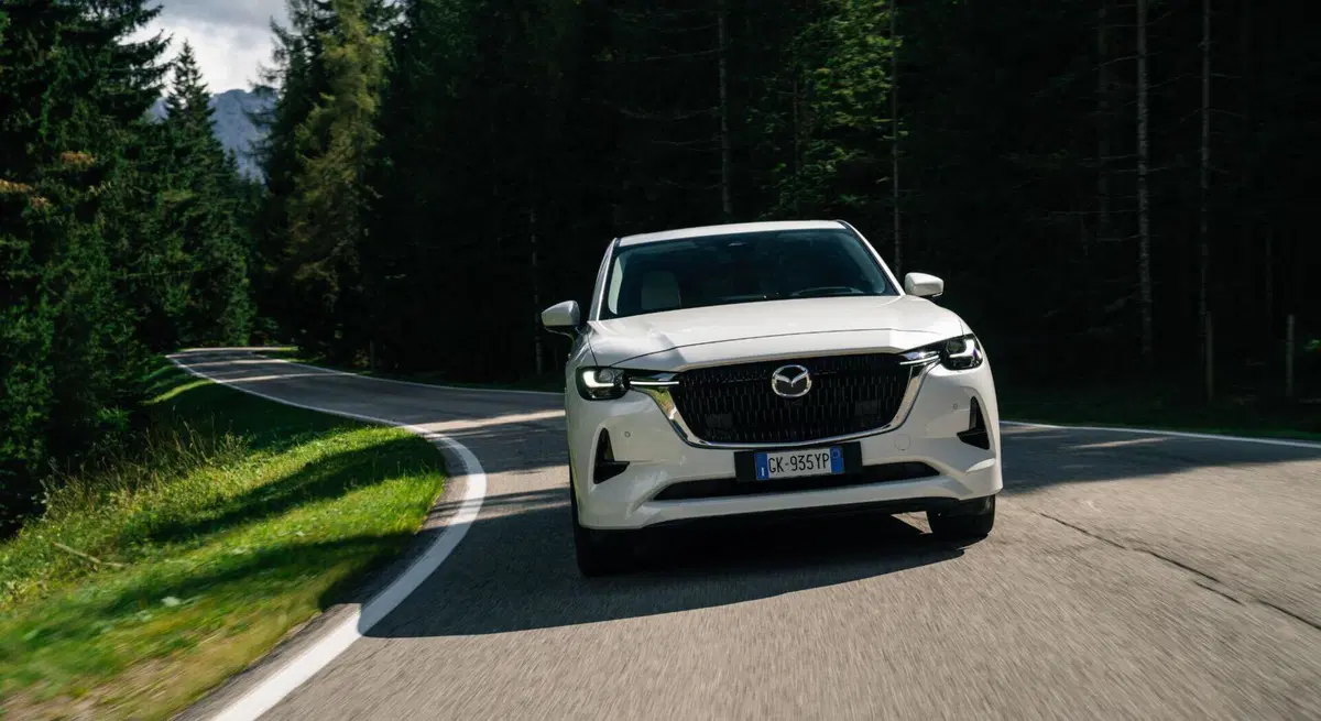 Come saranno le strade del futuro? Tutti i segreti della prima Smart Road d'Italia con la Mazda CX-60 [Video]