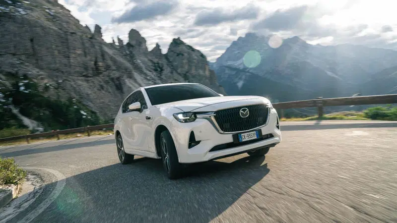 Come saranno le strade del futuro? Tutti i segreti della prima Smart Road d'Italia con la Mazda CX-60 [Video]