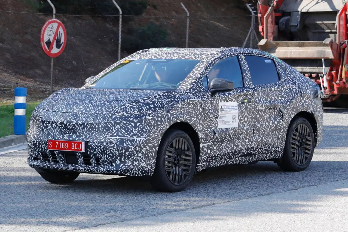 Nuova Nissan Leaf: la terza generazione sarà “Made in France” [Foto Spia] (3)