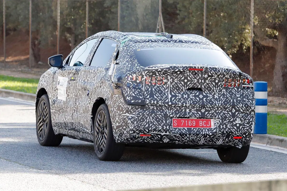 Nuova Nissan Leaf: la terza generazione sarà “Made in France” [Foto Spia] (6)