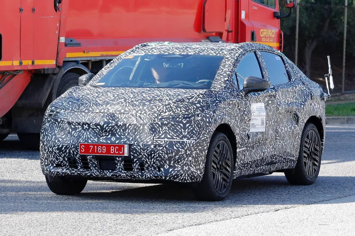 Nuova Nissan Leaf: la terza generazione sarà “Made in France” [Foto Spia] (10)