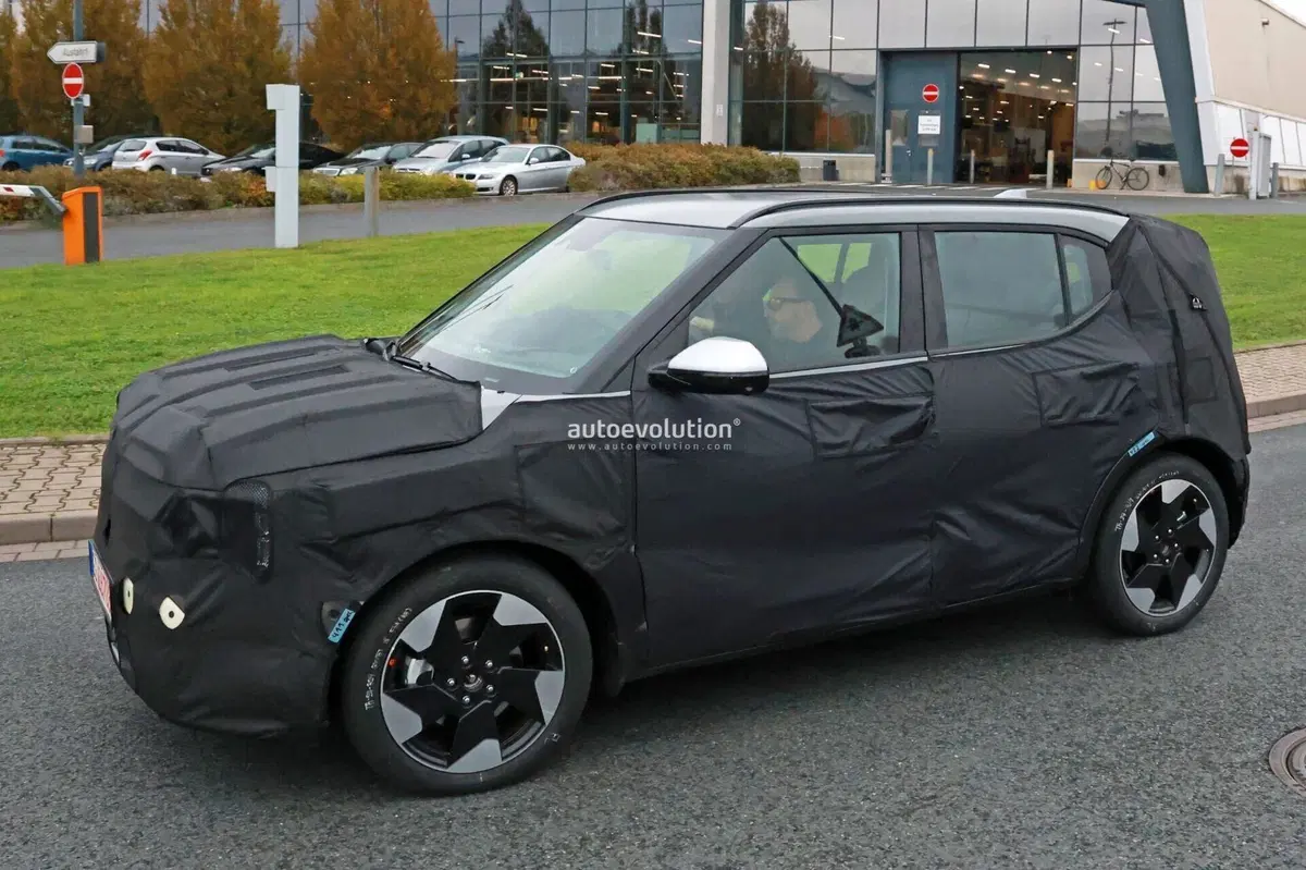 Kia EV2: elettrica economica in arrivo nel 2026 [FOTO SPIA] (2)