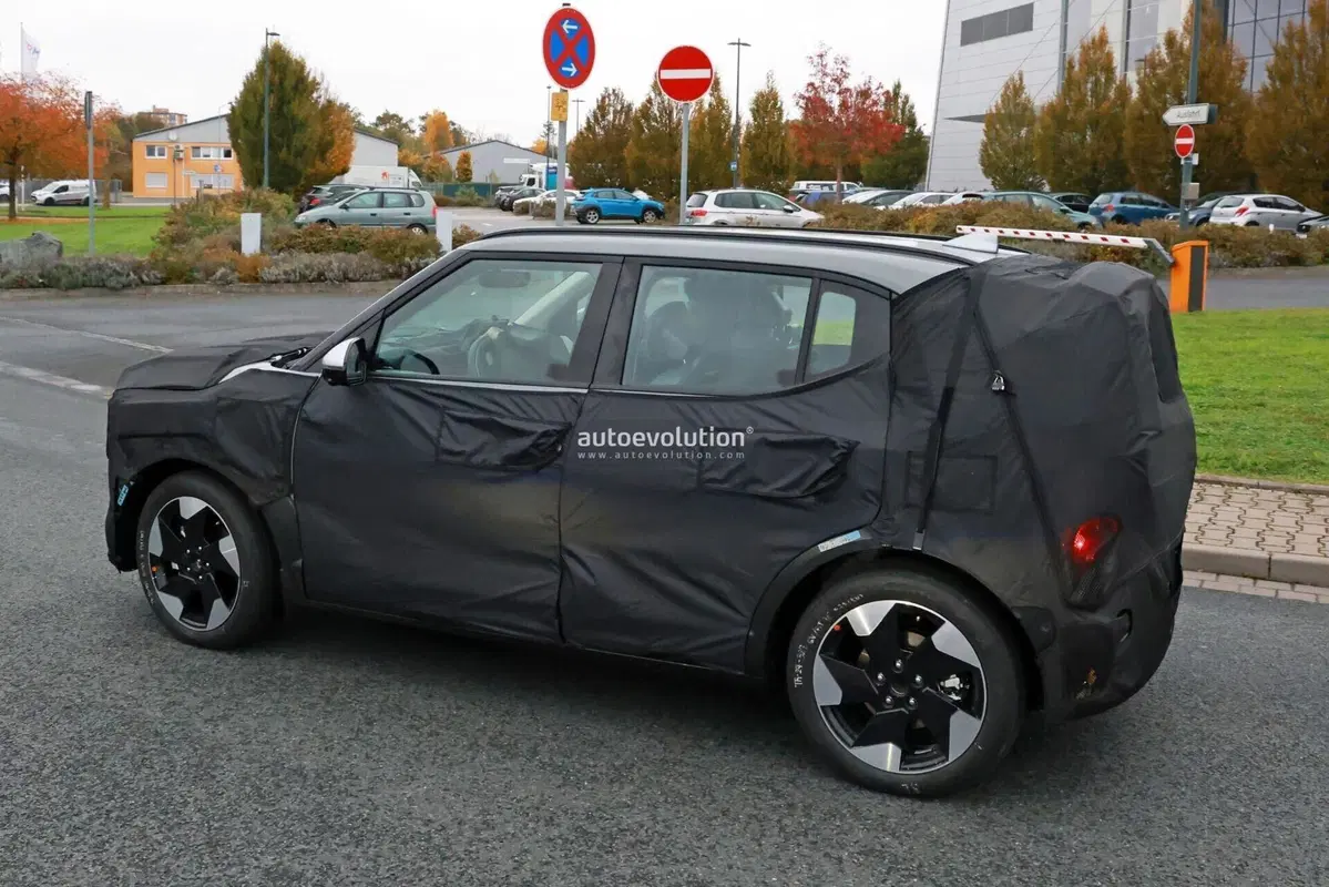 Kia EV2: elettrica economica in arrivo nel 2026 [FOTO SPIA] (9)