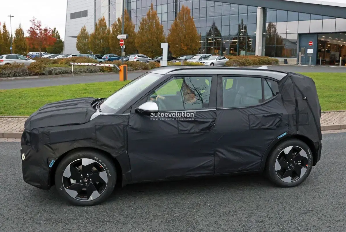 Kia EV2: elettrica economica in arrivo nel 2026 [FOTO SPIA] (10)