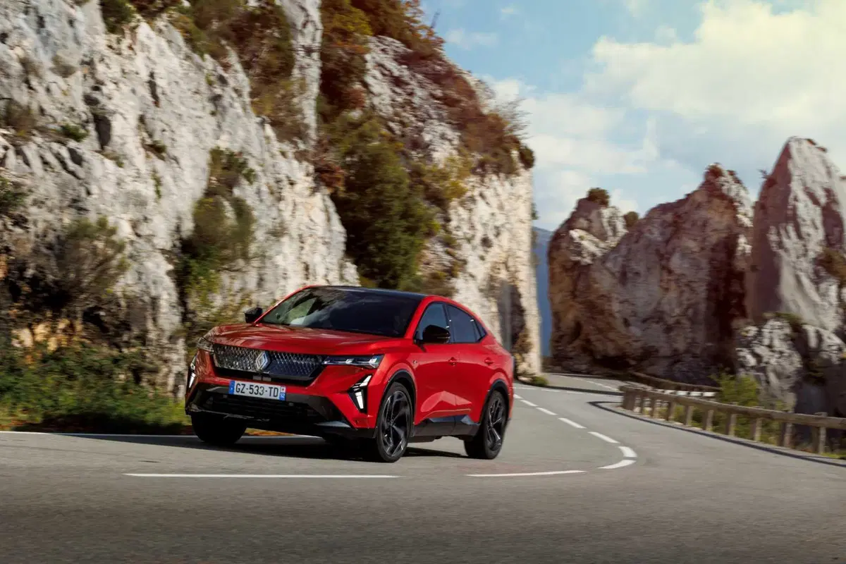 Renault Rafale: come va su strada la 4x4 da 300 CV [VIDEO] (2)