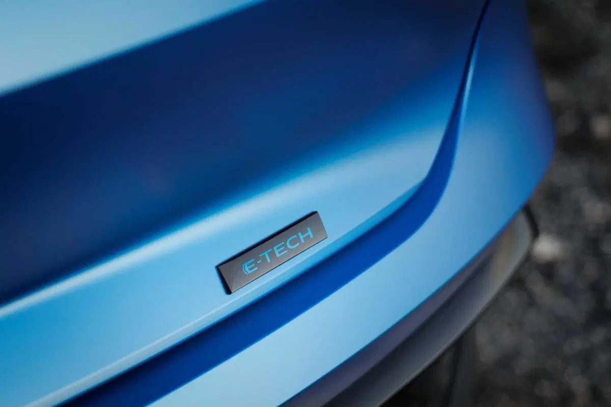 Renault Rafale: come va su strada la 4x4 da 300 CV [VIDEO] (8)