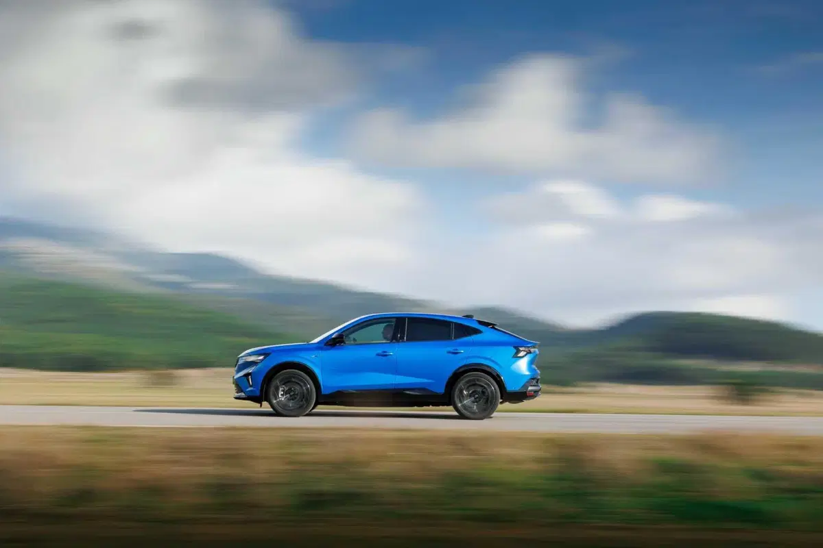 Renault Rafale: come va su strada la 4x4 da 300 CV [VIDEO] (16)