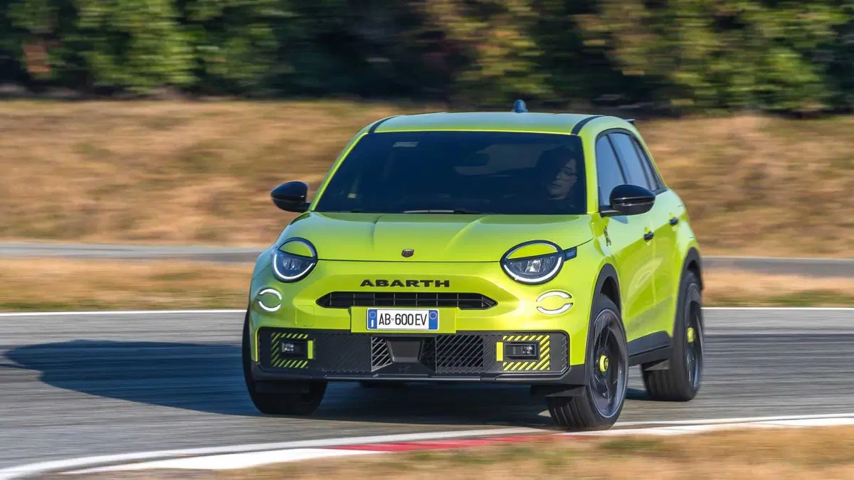 Abarth 600e (2024-->>) (7)