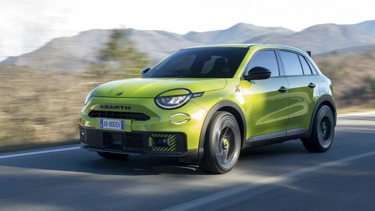 Abarth 600e (2024-->>) (2)