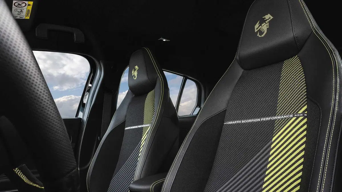 Abarth 600e (2024-->>) (15)