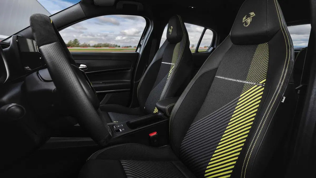 Abarth 600e (2024-->>) (14)