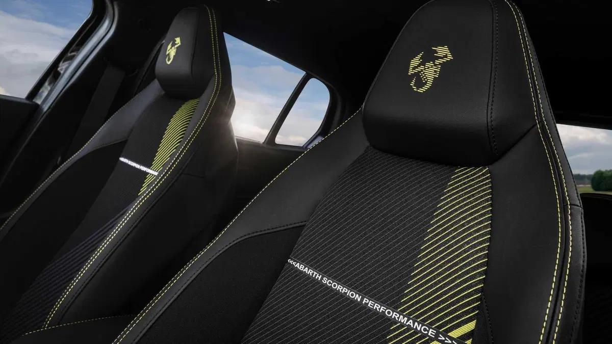 Abarth 600e (2024-->>) (18)