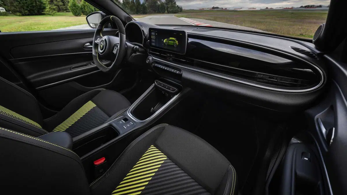 Abarth 600e (2024-->>) (12)