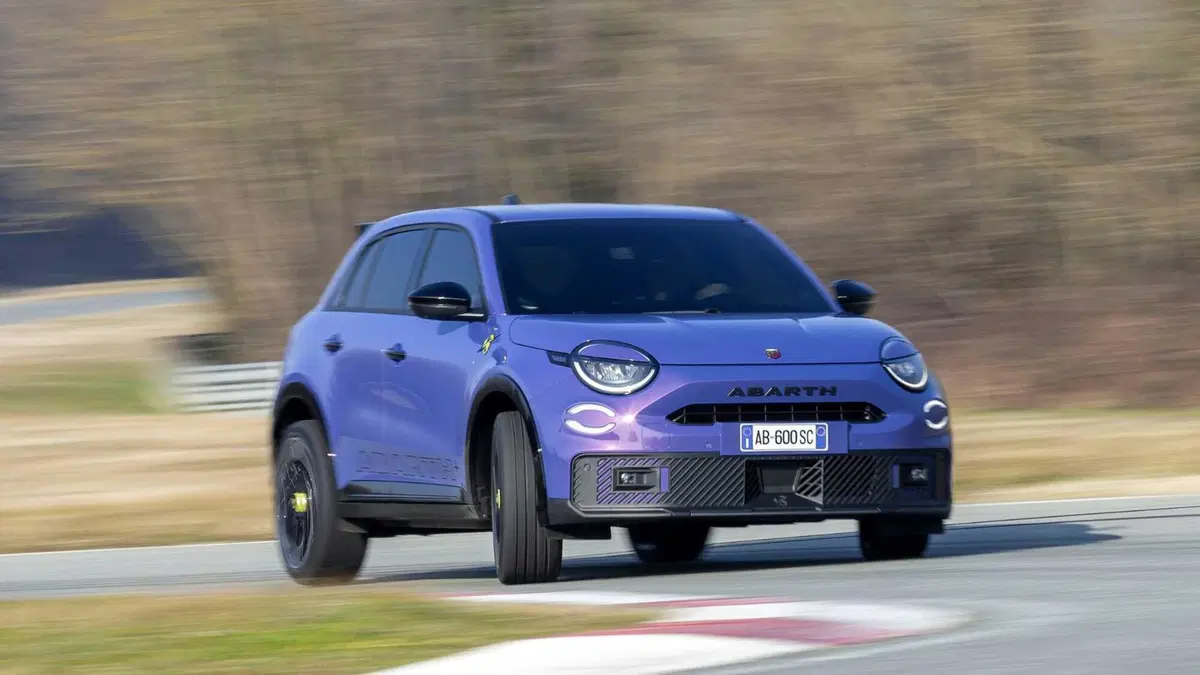Abarth 600e 54kWh Scorpionissima 280cv (2)