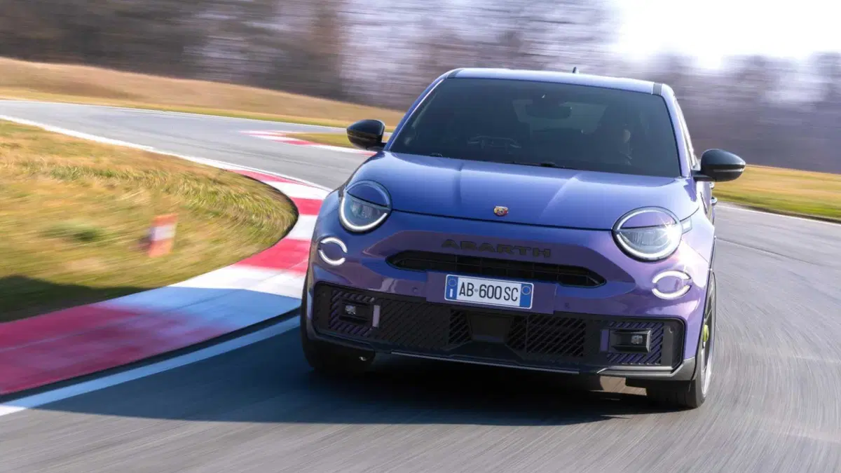 Abarth 600e 54kWh Scorpionissima 280cv (6)