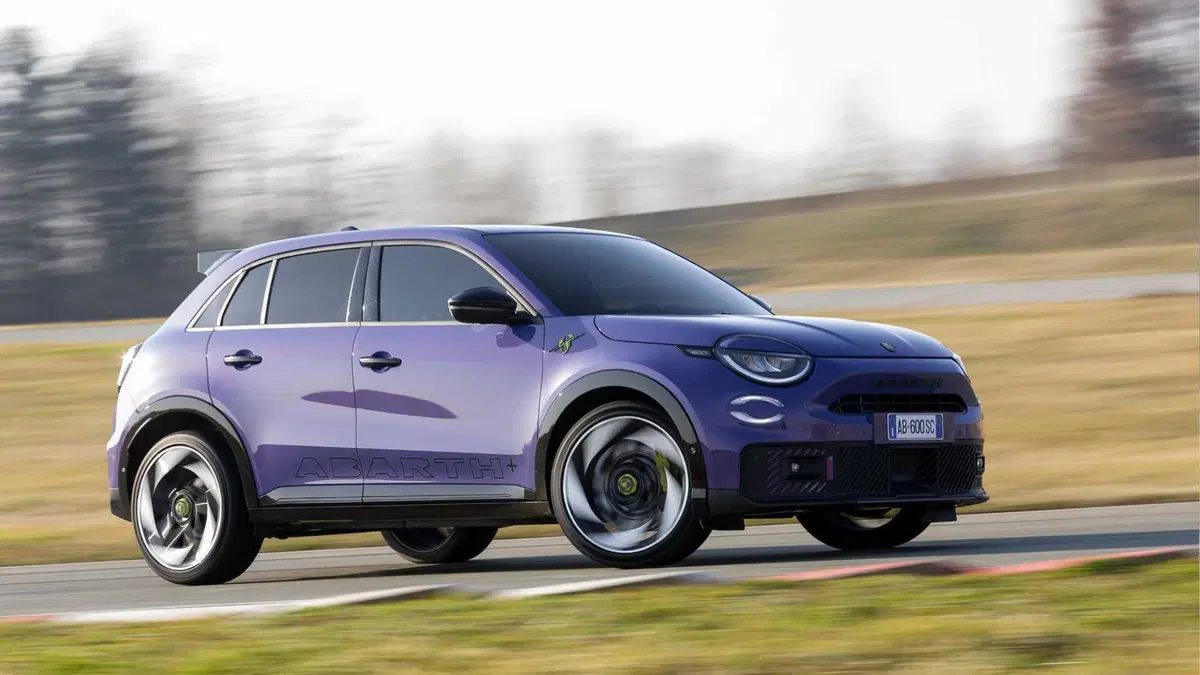 Abarth 600e 54kWh Scorpionissima 280cv (9)