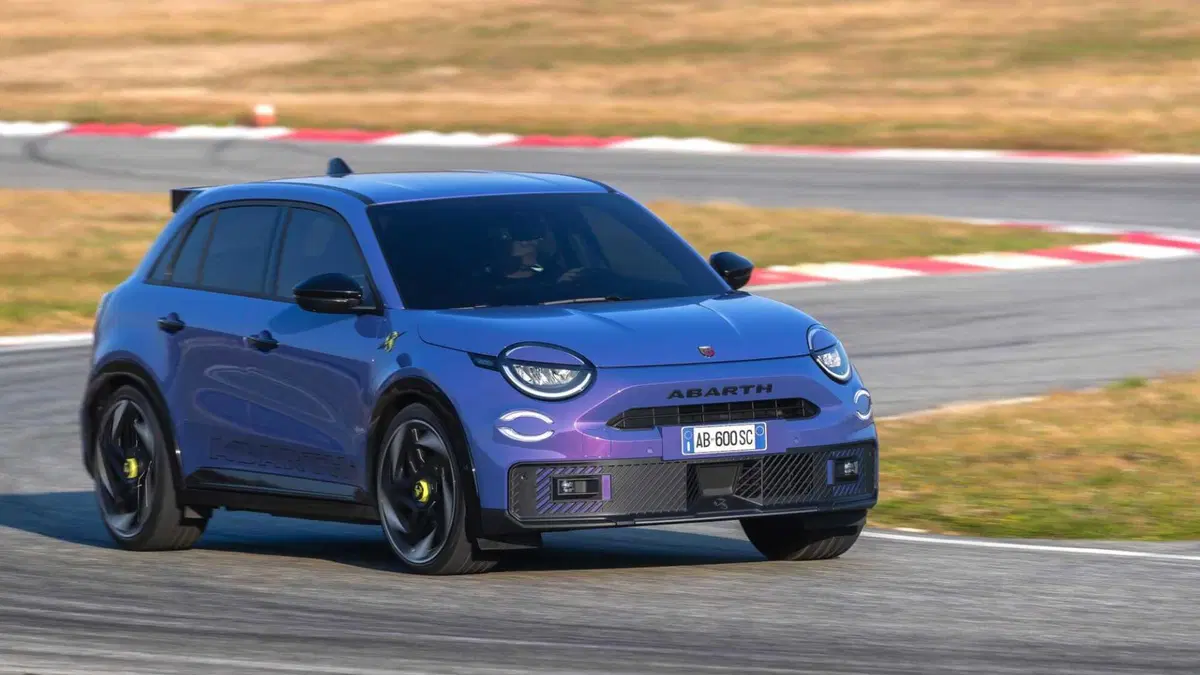 Abarth 600e 54kWh Scorpionissima 280cv (4)