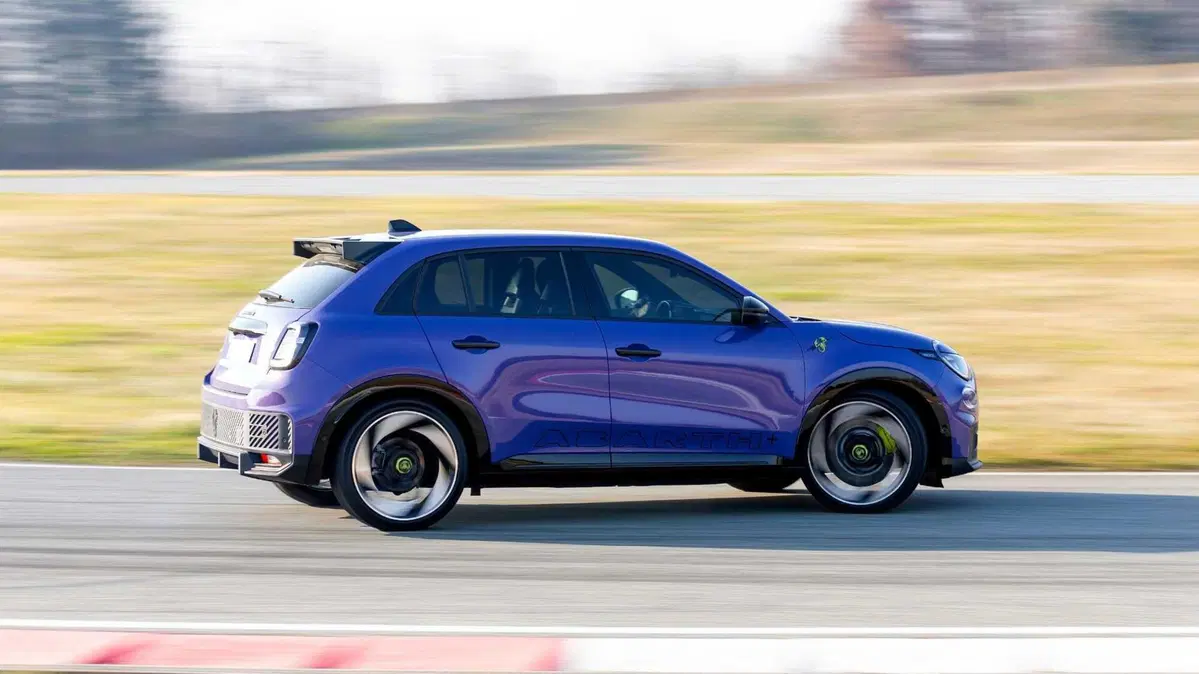 Abarth 600e 54kWh Scorpionissima 280cv (10)