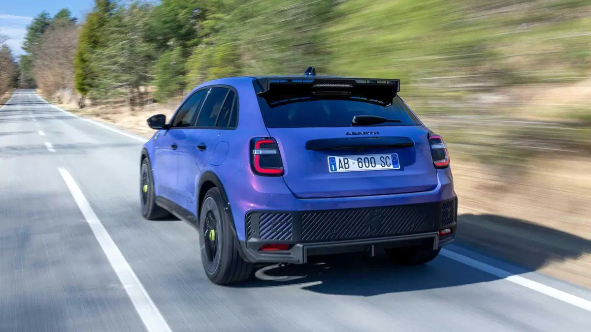 Abarth 600e 54kWh Scorpionissima 280cv (13)