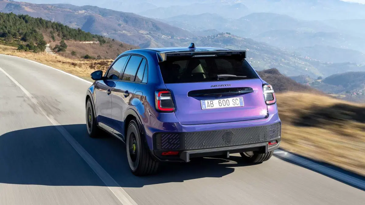 Abarth 600e 54kWh Scorpionissima 280cv (14)