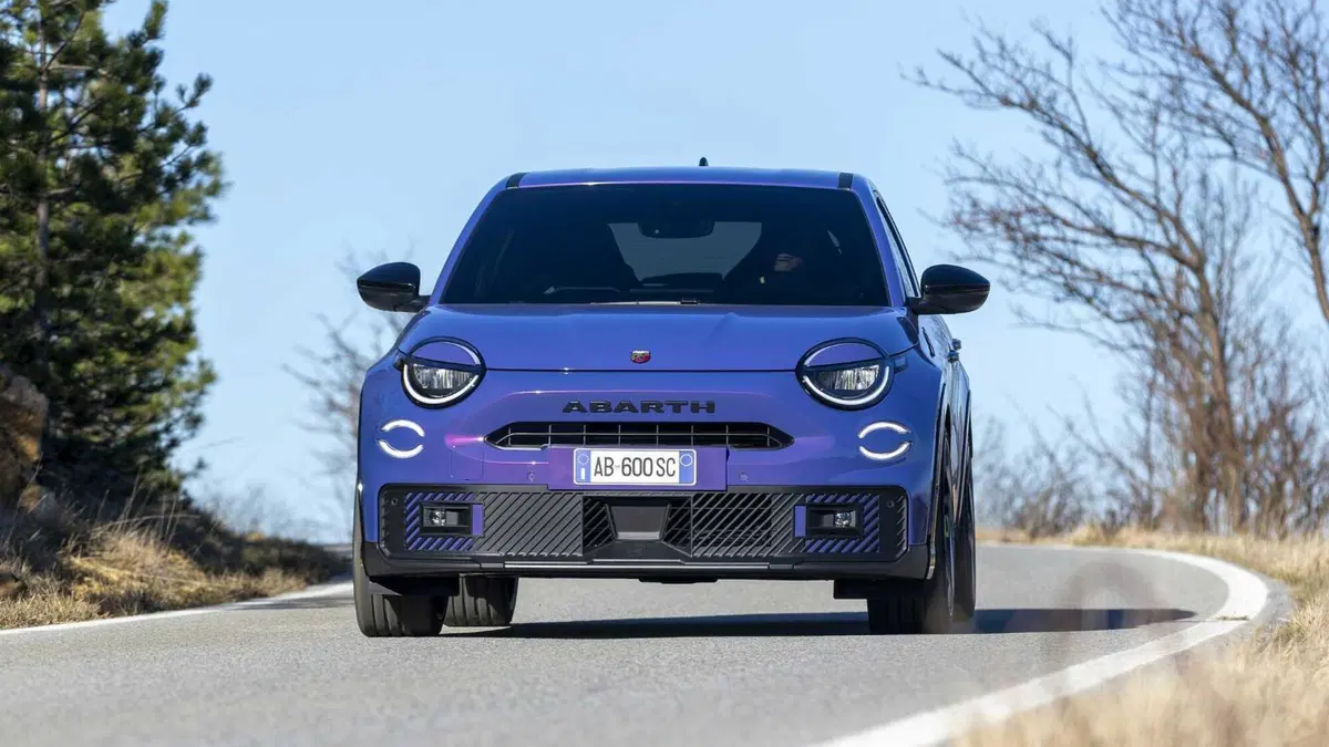 Abarth 600e 54kWh Scorpionissima 280cv (8)