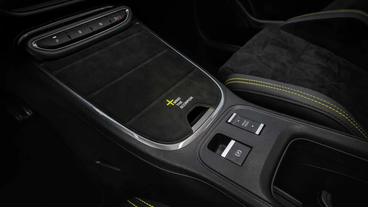 Abarth 600e 54kWh Scorpionissima 280cv (27)