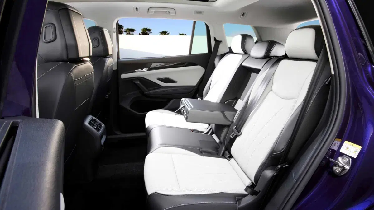 Volkswagen Tayron (2024-->>) (13)