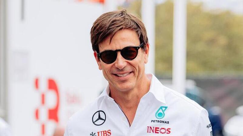 F1. Toto Wolff e l&#039;addio di Hamilton per la Ferrari: &quot;L&#039;avessi saputo prima, avrei potuto portare Leclerc in Mercedes&quot;. E quella telefonata di Carlos Sainz Senior...