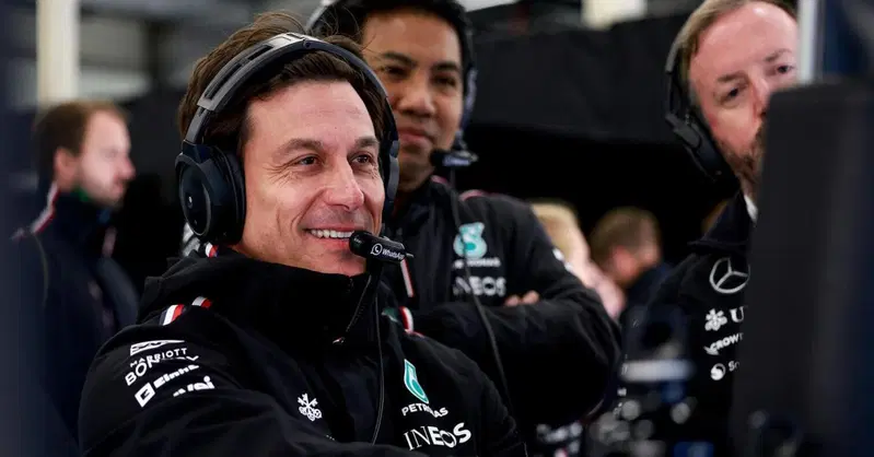 F1. Toto Wolff e l'addio di Hamilton per la Ferrari: "L'avessi saputo prima, avrei potuto portare Leclerc in Mercedes". E quella telefonata di Carlos Sainz Senior...