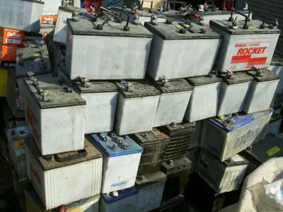 Come e dove smaltire la batteria dell'auto: le cautele e gli obblighi di legge